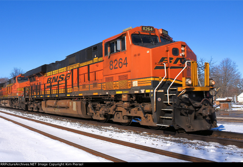 BNSF 8264